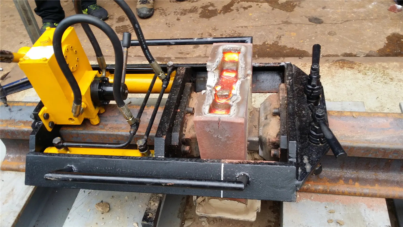 Thermit Welding Process (9).jpg